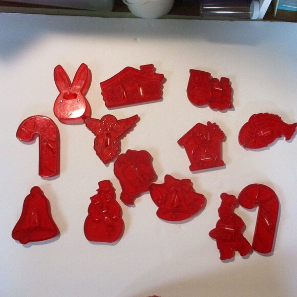 13 vintage red plastic 1950's  cookie cutters, mostly Christmas - Picture 1 of 9